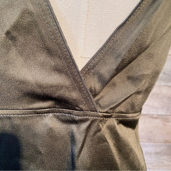 BNWT Zara women’s olive green shiny faux wrap v-neck tank top in size small - Picture 7 of 11